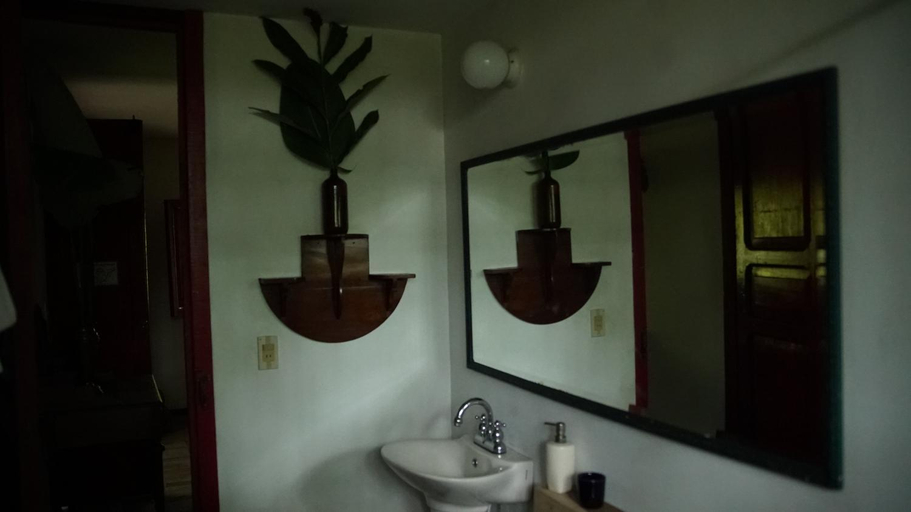 Bathroom, Finca La Argelia, Quimbaya