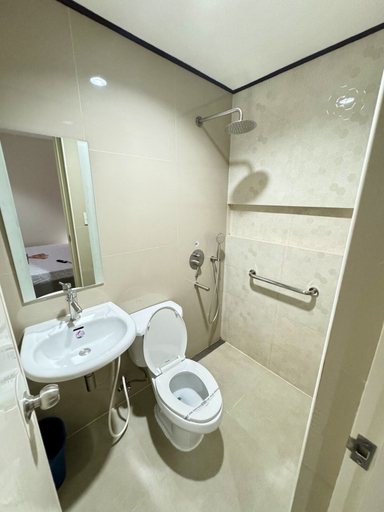 Bathroom 5, Hotel Sogo Roxas Blvd, Pasay City