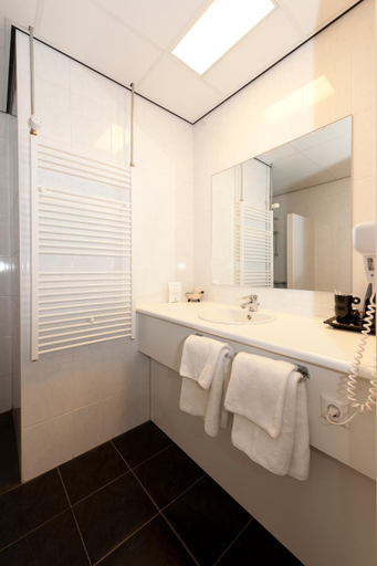 Bathroom 3, TULIP INN BERGEN OP ZOOM, Bergen op Zoom