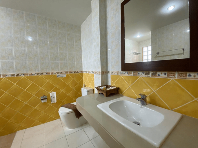 Bathroom 5, Baan Kongdee Sunset Resort Kata, Phuket Island