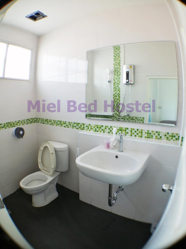 Bathroom 3, MIEL BED Hostel & Gallery, Muang Chiang Mai