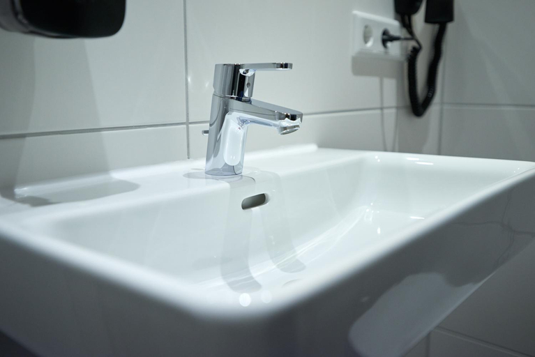 Bathroom 2, McDreams Hotel Monchengladbach, Mönchengladbach
