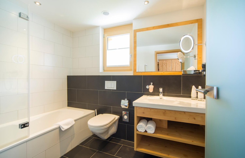 Bathroom 3, Modern Rooms by Tascherhof, Visp