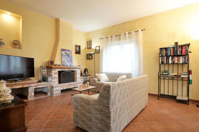 Others 3, la madonnina, Lucca