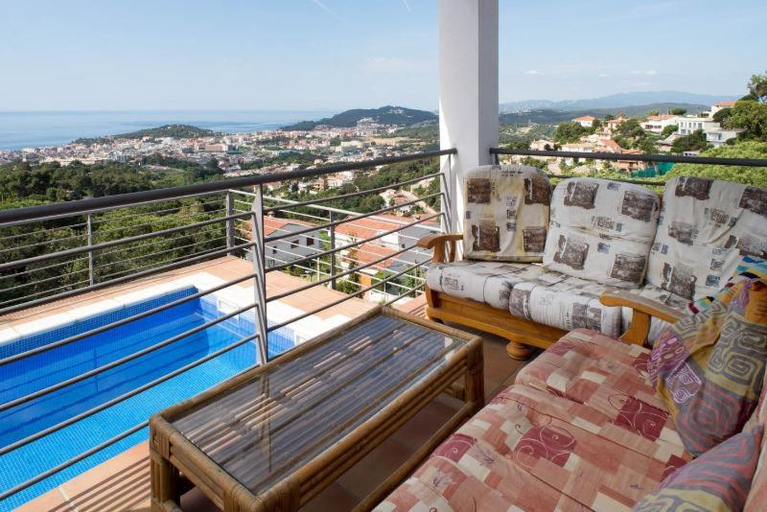 3, Villa Yaco, Girona