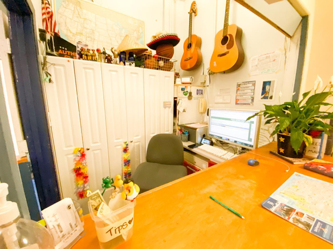 Public Area 2, Pacific Tradewinds Hostel, San Francisco