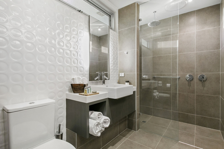Bathroom 4, Georges Boutique Hotel and Culinary Retreat, Melbourne