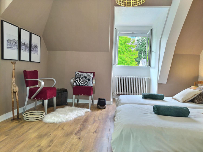 Bedroom 2, Chambre d'hotes de Verdigne Piscine chauffee Parking Wifi, Sarthe