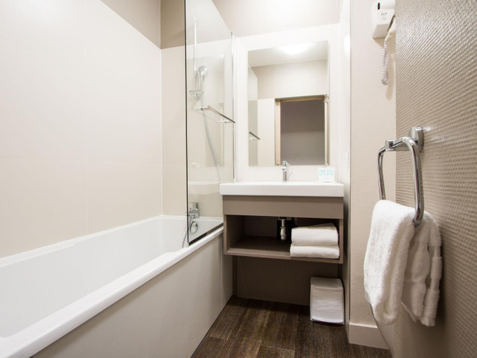 Bathroom 4, Hotel Lille Europe, Nord