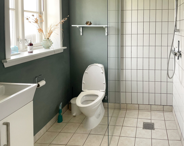 Bathroom 3, Hotel Strandgaarden, Læsø