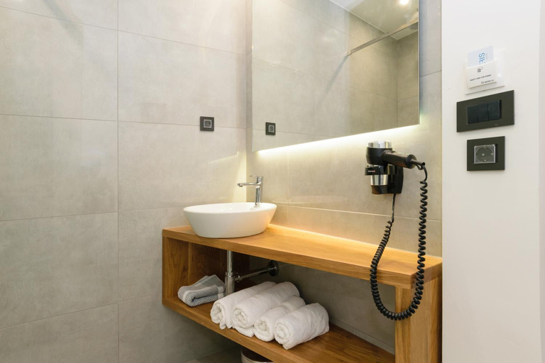 Bathroom 5, Renieris Hotel, Crete