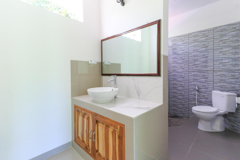 Bathroom 15