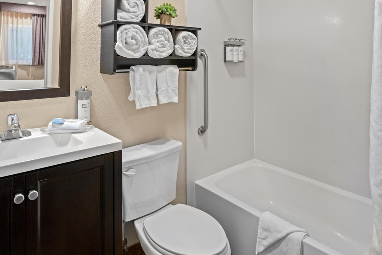 Bathroom 5, Buck Meadows Lodge, Mariposa