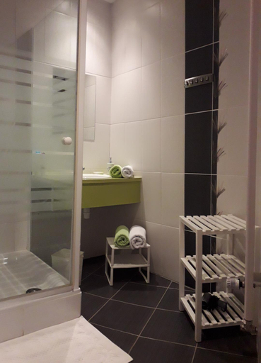 Bathroom 3, Le Clos Marie, Namur
