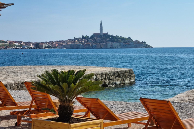 Others 4, Porton Nature Hideouts, Rovinj