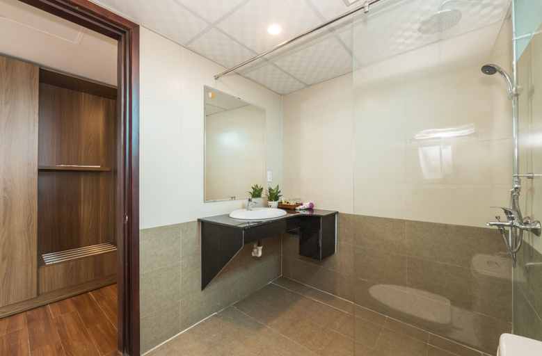 Bathroom 5, Tan Binh Hotel, Đồng Hới