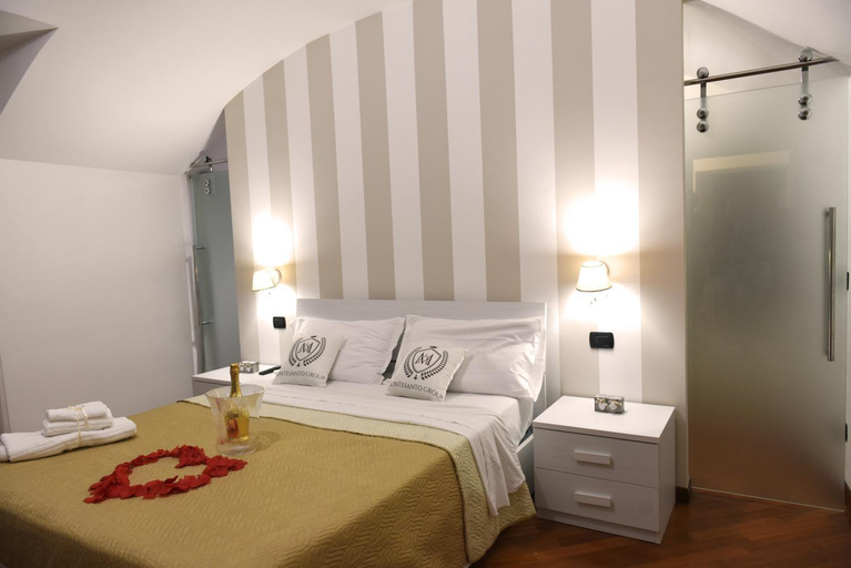 Others 5, Montesantogroup Sorrento Room, Napoli