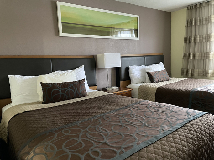 Bedroom 5, Lakeside Inn, Middlesex