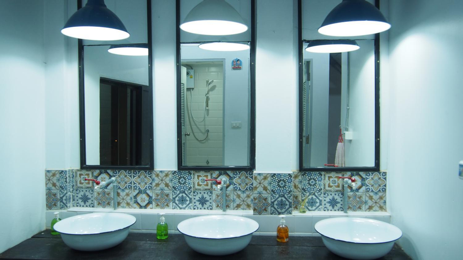Bathroom 3, D-hub Hostel, Don Muang