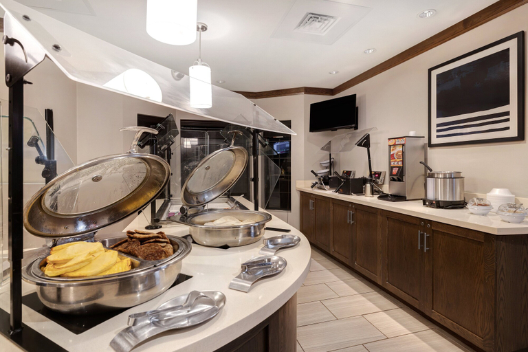 Food & Drinks 5, Staybridge Suites Tallahassee by IHG, Leon