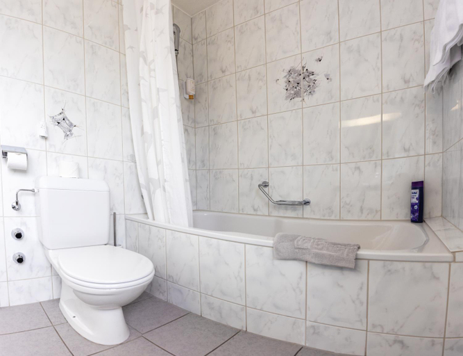Bathroom 4, Hotel Baren Niederscherli, Bern