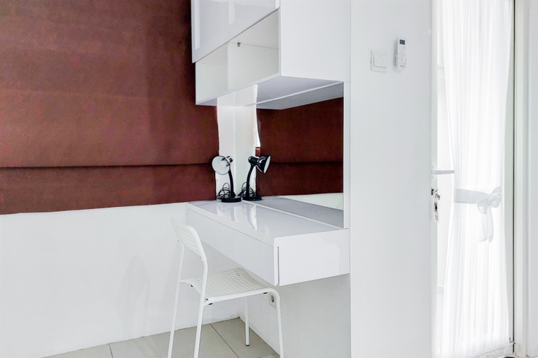Bathroom 2, Cozy and Well Furnished Studio Baileys Apartment By Travelio, Tangerang Selatan