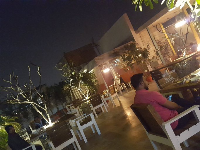 Others 5, The White Klove, Delhi