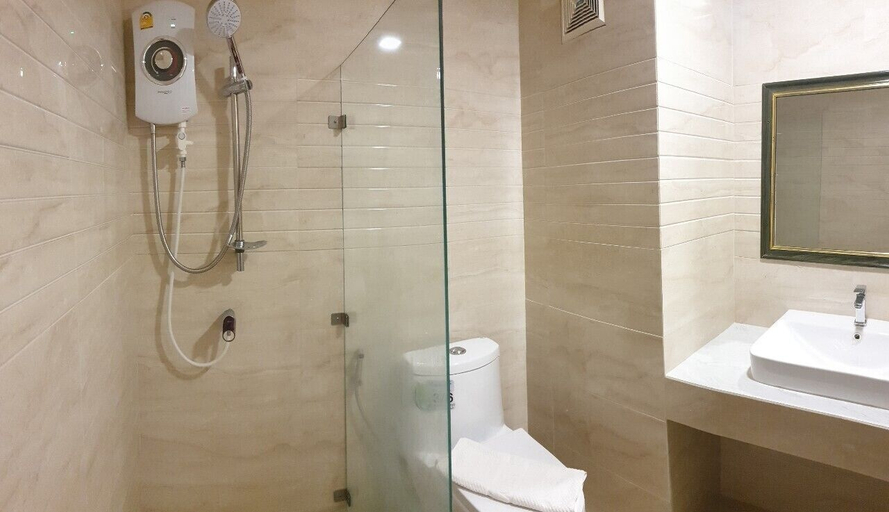 Bathroom 4, Hotel Petchkasem Grand, Muang Surin