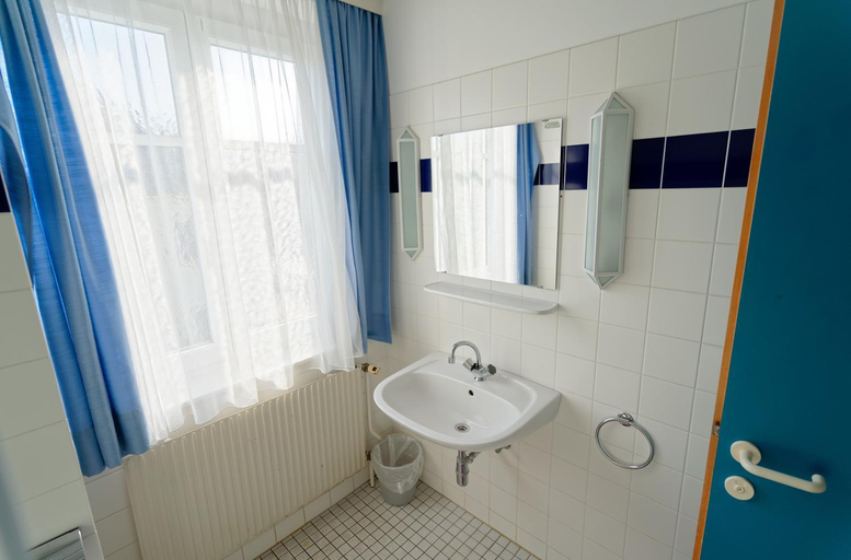 Bathroom 2, Radfahrerherberge Krems, Krems an der Donau Stadt