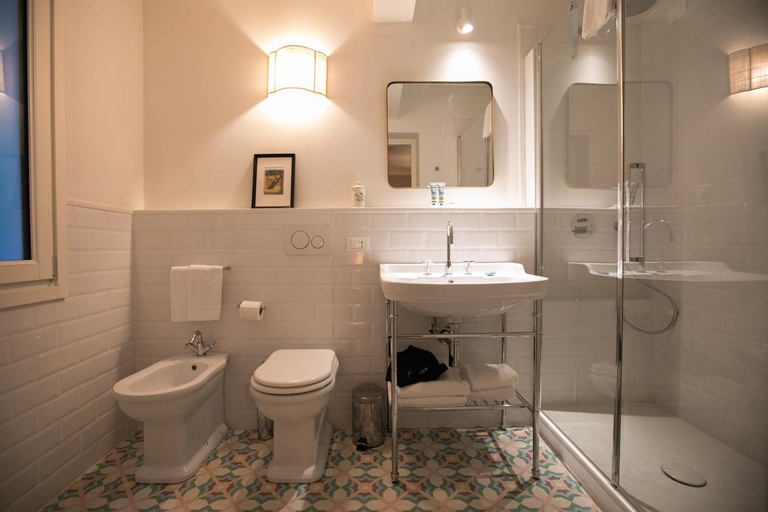 Bathroom 2, Lunaria Suites - Fyodor Dostoyevsky's house, Florence