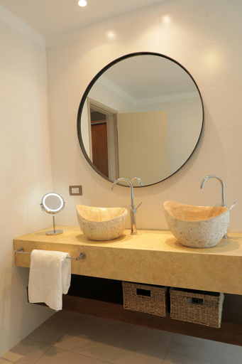 Bathroom 3, Gaia Lodge by Domaine Bousquet - Google, Tupungato