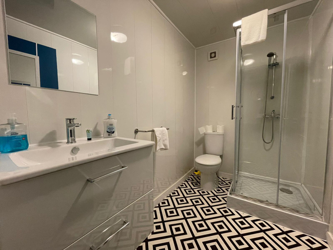 Others 4, Studio 9 - City Centre - Fast Wifi and Smart TV, Middlesbrough