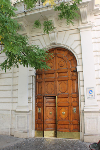 Others 4, Little Rose Haven, Rome