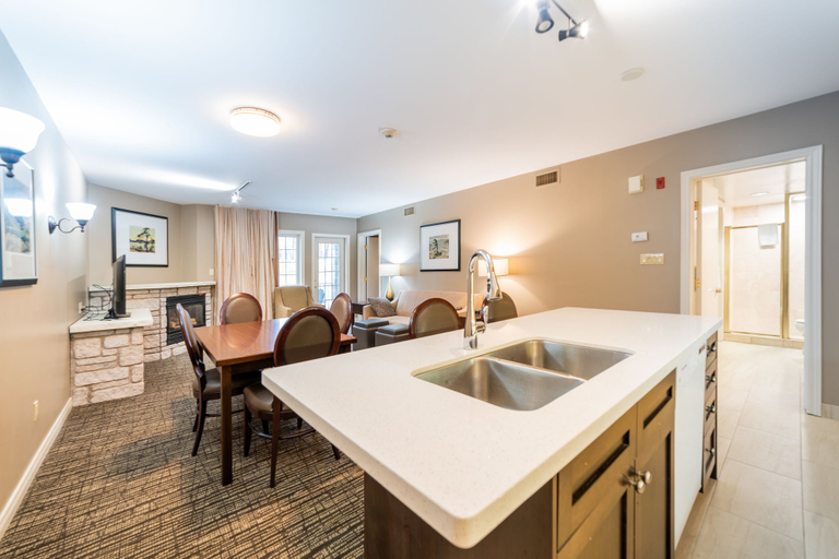 Others 5, Horseshoe Valley Suites - The Aurora, Simcoe
