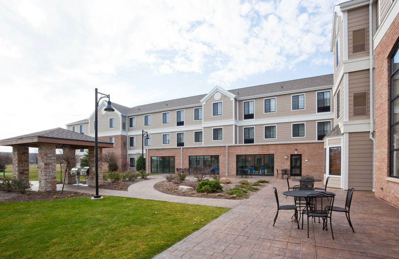 Exterior & Views 2, Staybridge Suites MILWAUKEE WEST-OCONOMOWOC, Waukesha