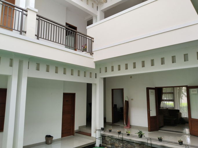 Exterior & Views 5, Twin Guest House Grand Wisata, Bekasi