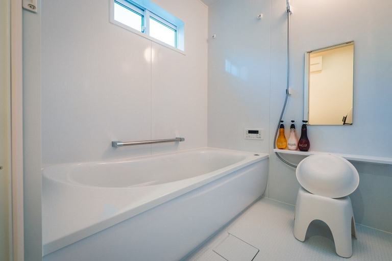 Bathroom 4, Holiday House Green Garden, Gujō