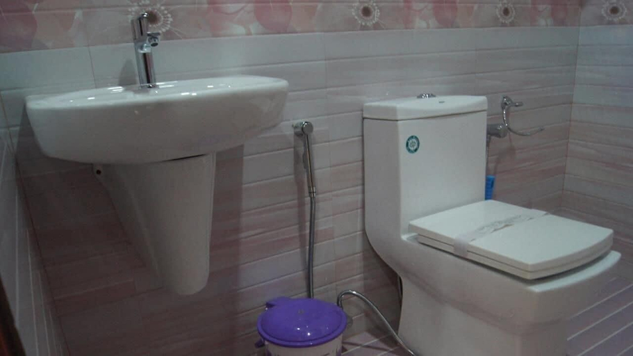 Bathroom 5, Green Island Resort, Ernakulam