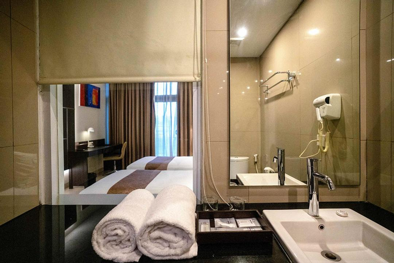 Bathroom 19
