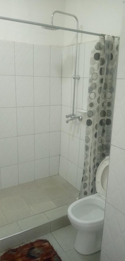 Bathroom 5, DREAM JET COTTAGES, Entebbe