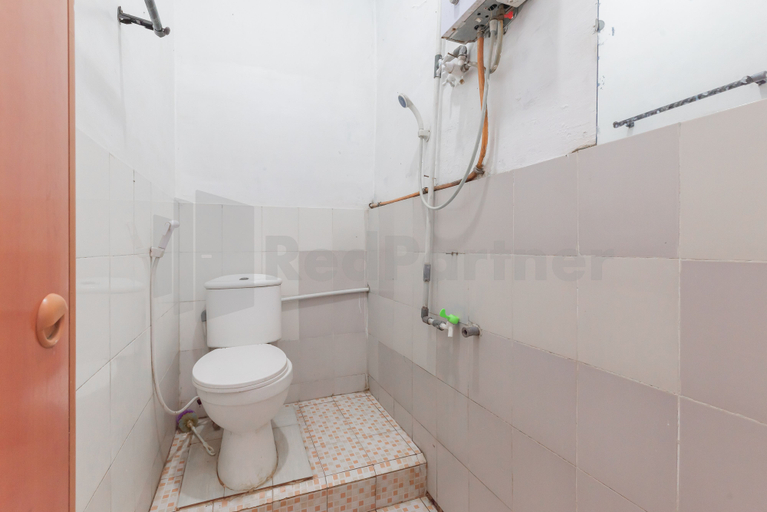 Bathroom 3, Selaras Homestay Ciwidey RedPartner, Bandung
