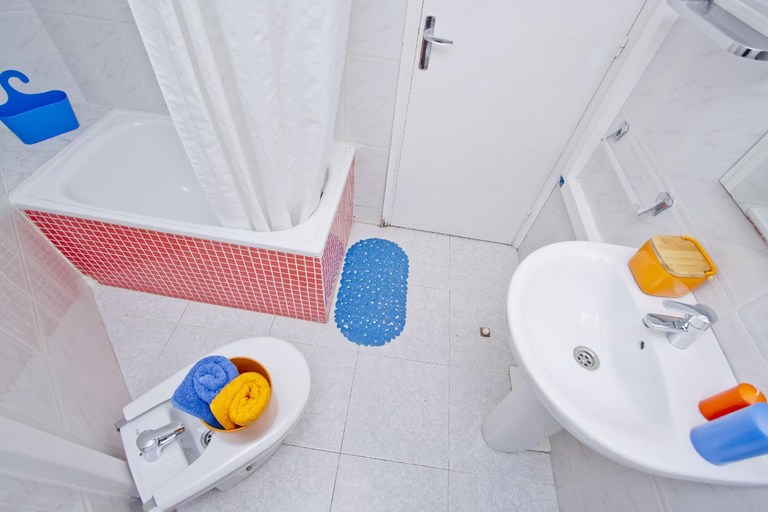 Bathroom 5, Barcelona City Hotel, Barcelona