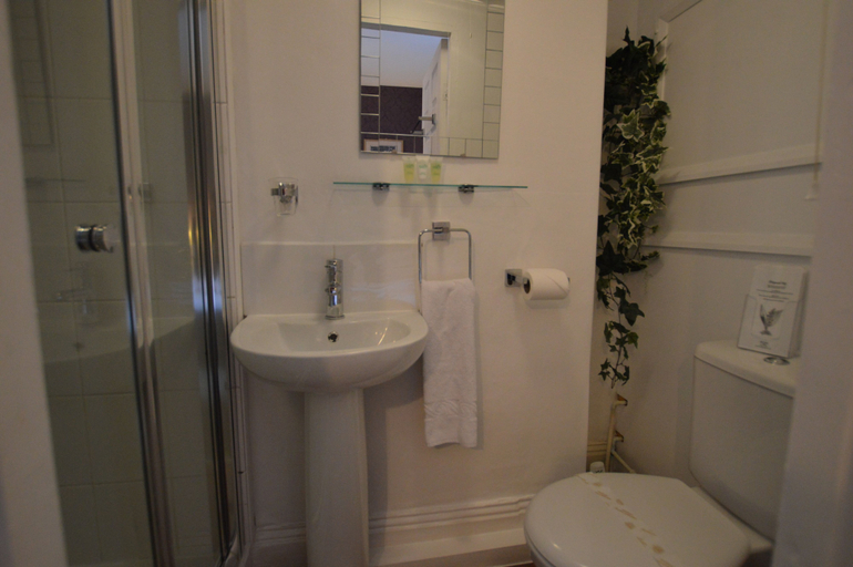 Bathroom 3, All Seasons Rest, Cumbria