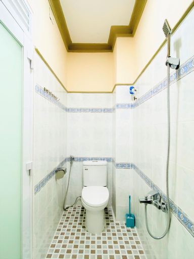 Bathroom 11