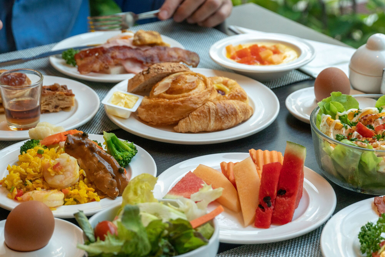 Food & Drinks 5, Novotel Living Bangkok Sukhumvit Legacy, Wattana