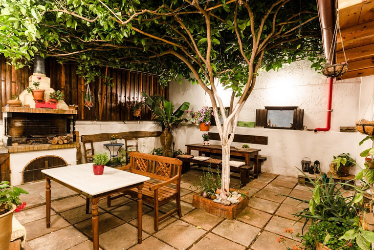 Food & Drinks 5, Happiness Apartments, Crete