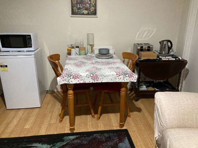 Others 5, Harewood's Hideaway, Mandurah