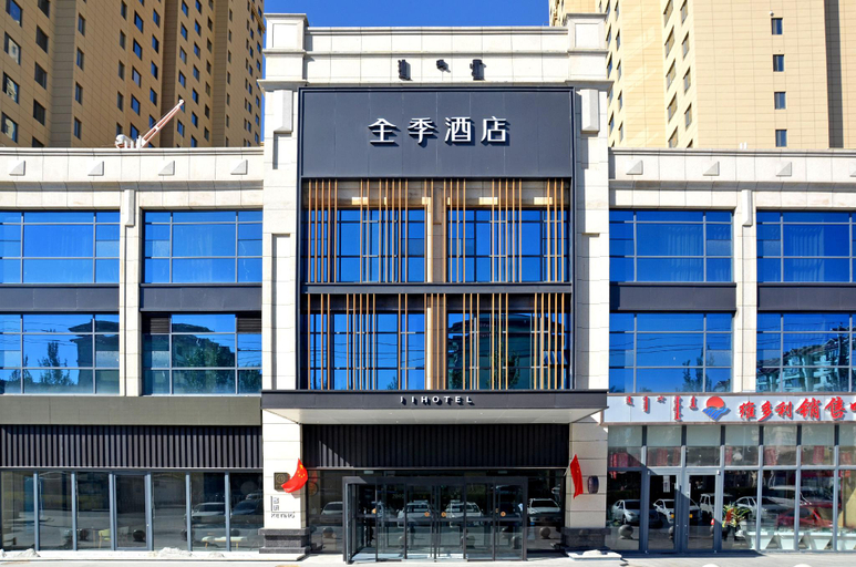 Exterior & Views