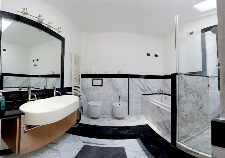 Bedroom 3, STUPENDA MANSARDA CENTRALISSIMA, finiture di lusso, Massa Carrara