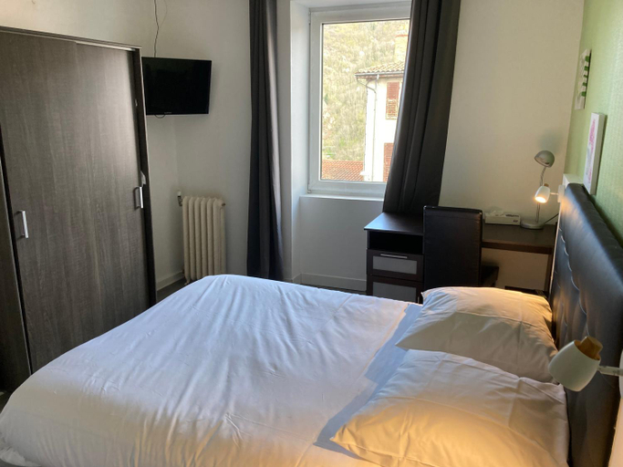Bedroom 2, Hotel L Aigle d Or, Puy-de-Dôme